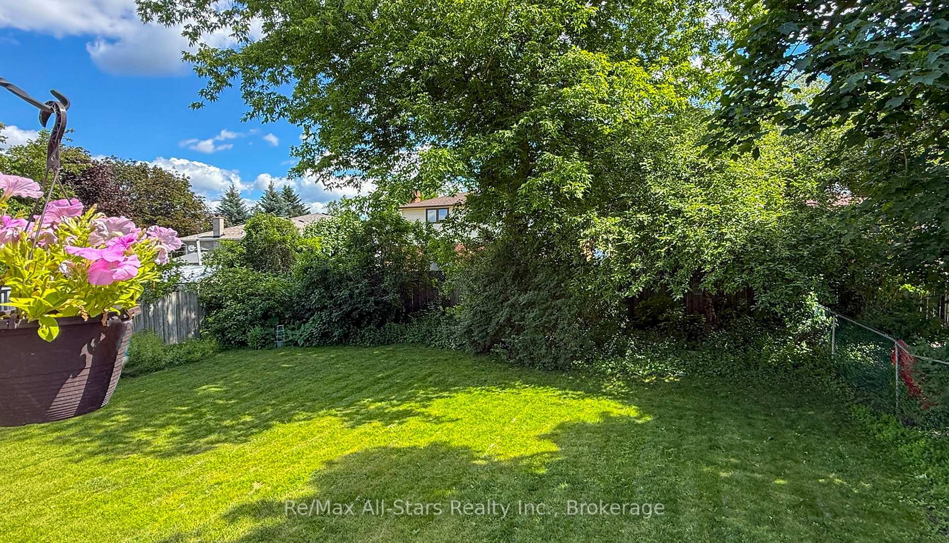 Photo 34 of 39 Applewood Crescent, Scugog, Port Perry — HOMEH