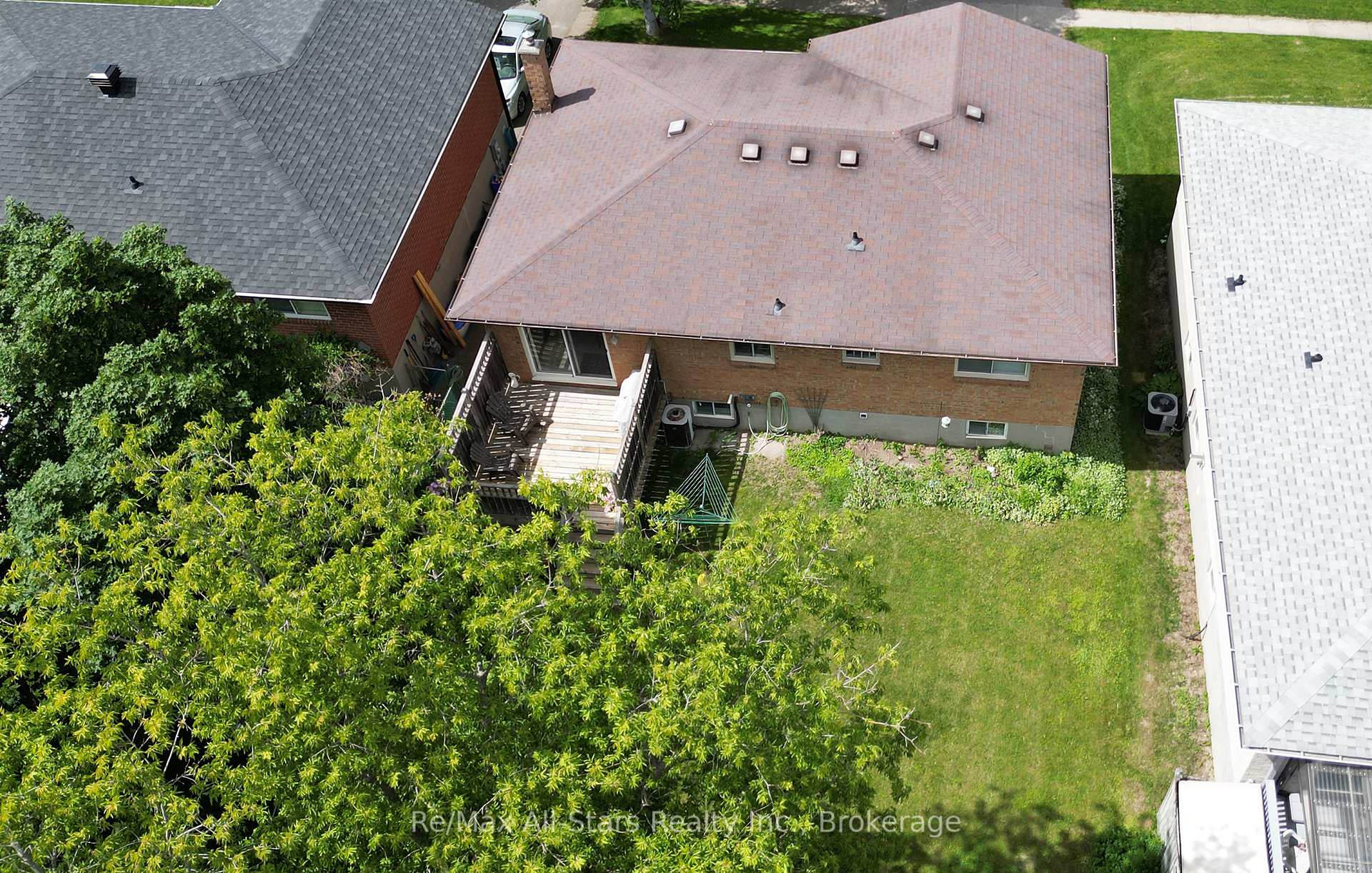 Photo 37 of 39 Applewood Crescent, Scugog, Port Perry — HOMEH