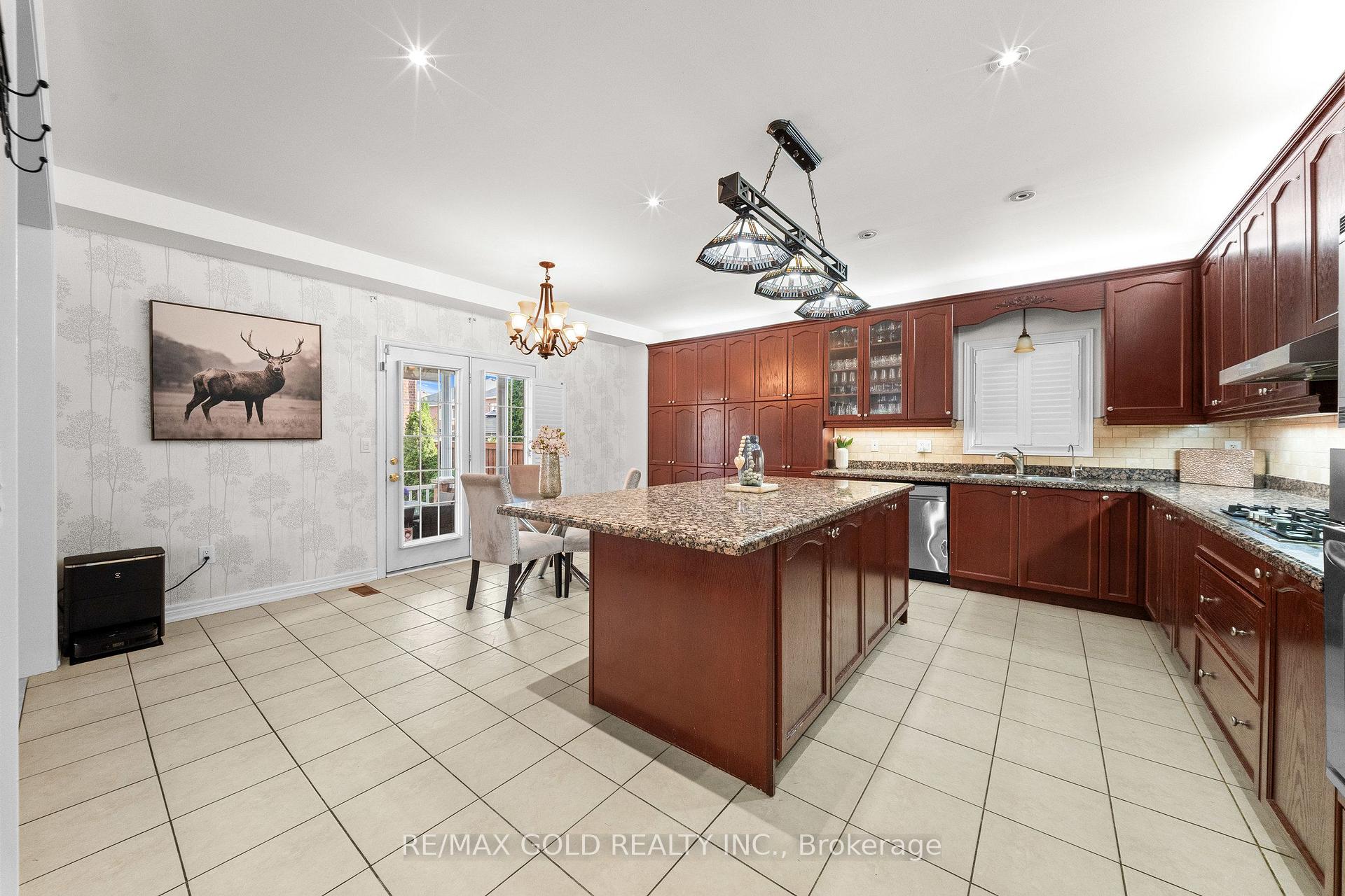 Photo 11 of 29 Royal Links Circle, Brampton, Vales of Castlemore North — HOMEH