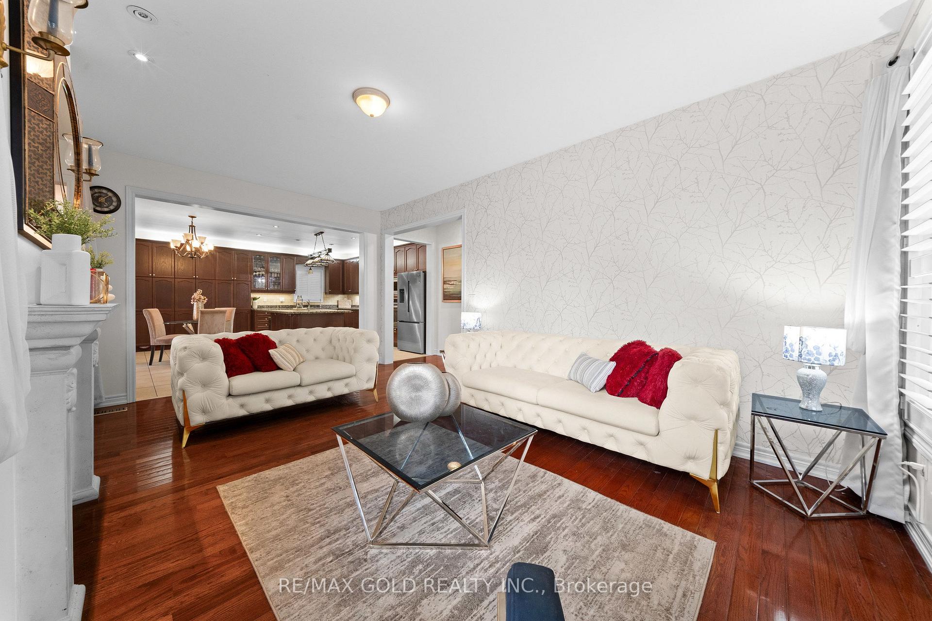 Photo 16 of 29 Royal Links Circle, Brampton, Vales of Castlemore North — HOMEH