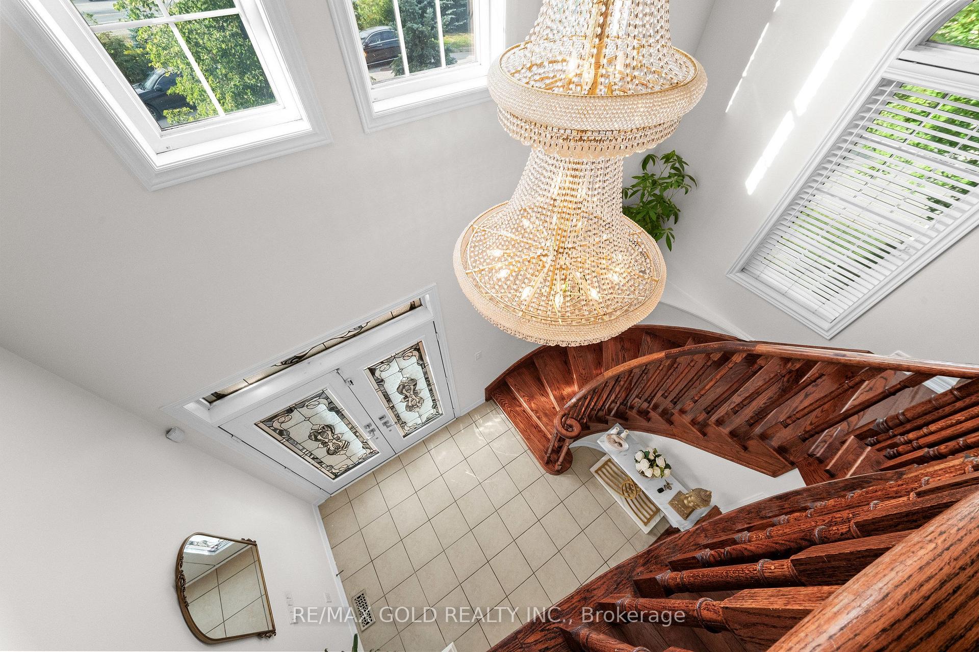 Photo 18 of 29 Royal Links Circle, Brampton, Vales of Castlemore North — HOMEH