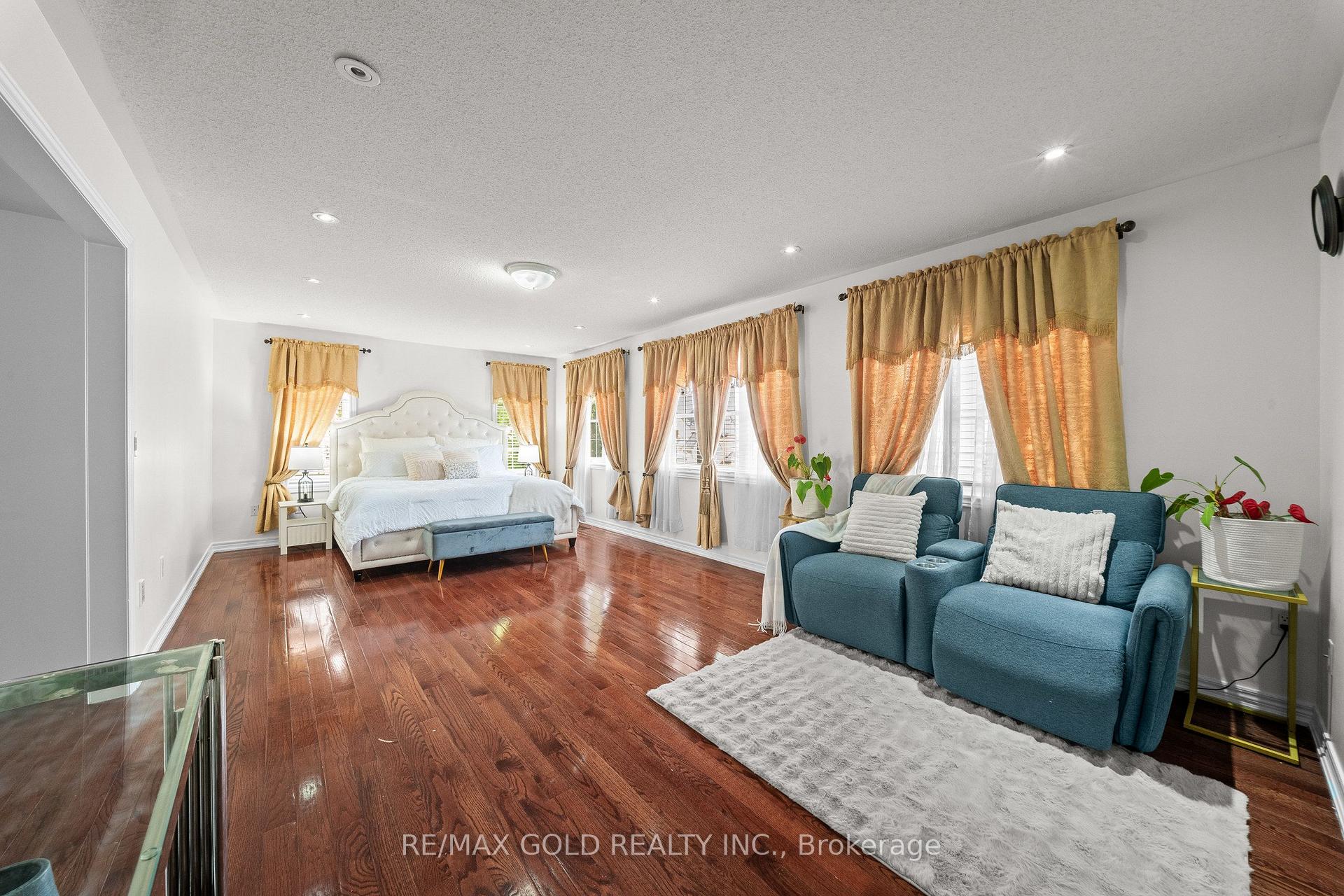 Photo 19 of 29 Royal Links Circle, Brampton, Vales of Castlemore North — HOMEH