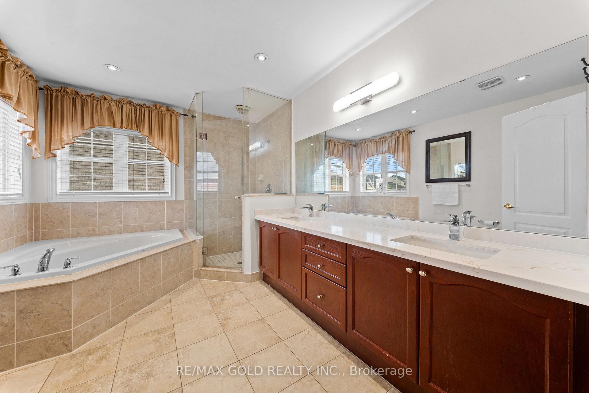 Photo 20 of 29 Royal Links Circle, Brampton, Vales of Castlemore North — HOMEH