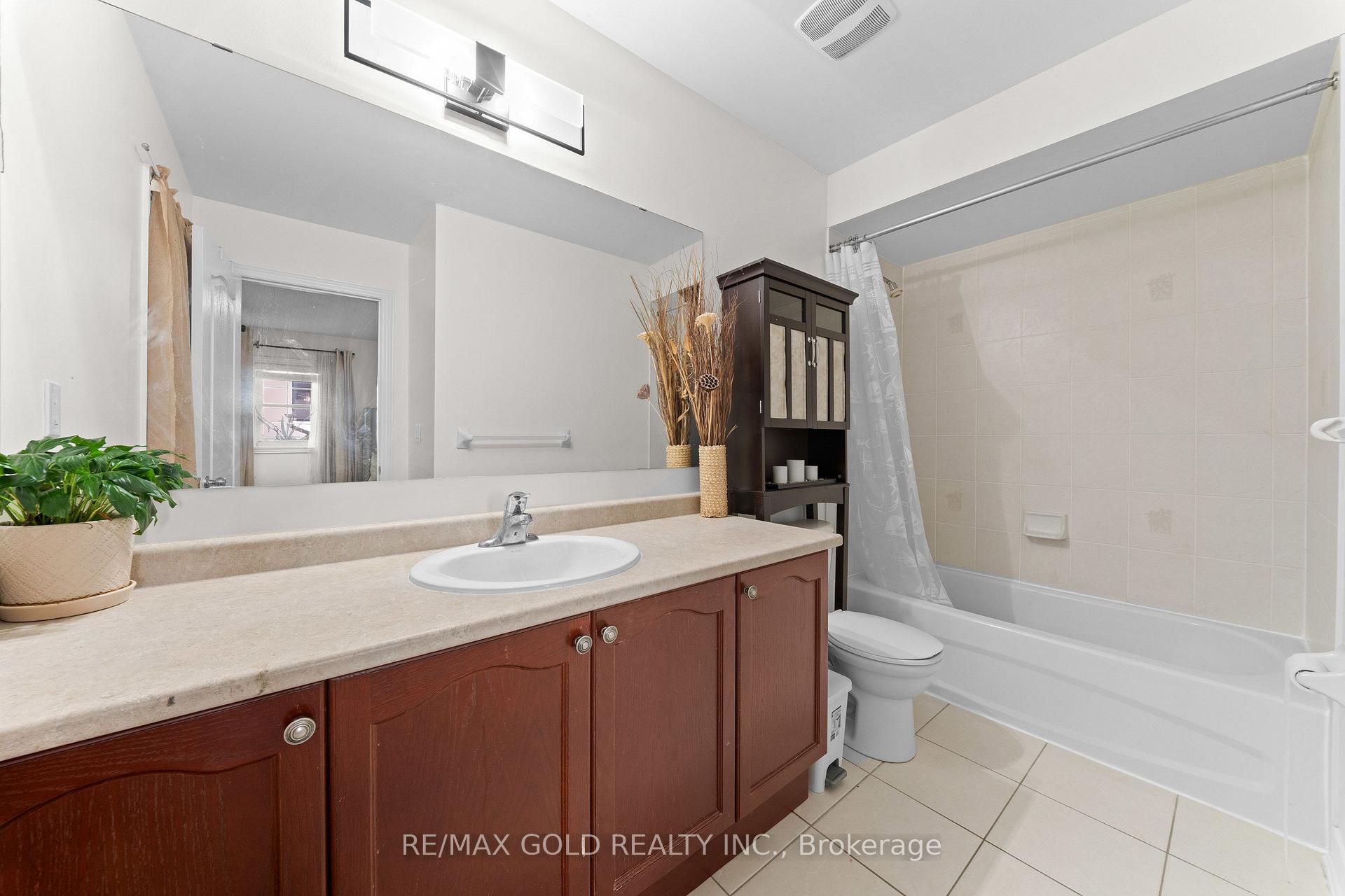 Photo 25 of 29 Royal Links Circle, Brampton, Vales of Castlemore North — HOMEH