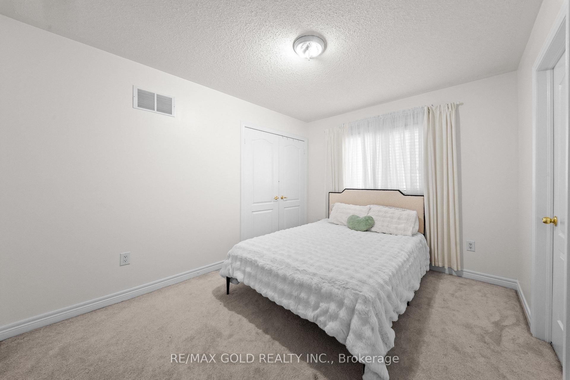 Photo 26 of 29 Royal Links Circle, Brampton, Vales of Castlemore North — HOMEH
