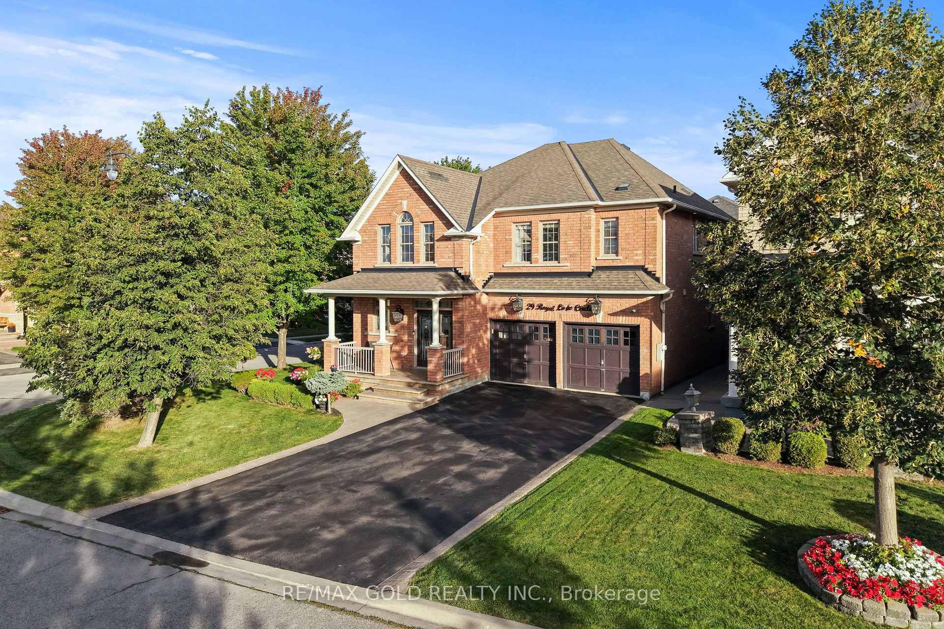 Photo 2 of 29 Royal Links Circle, Brampton, Vales of Castlemore North — HOMEH