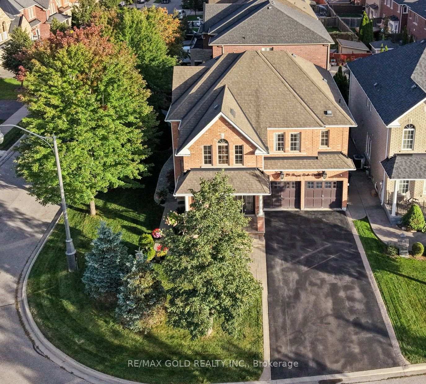 Photo 4 of 29 Royal Links Circle, Brampton, Vales of Castlemore North — HOMEH