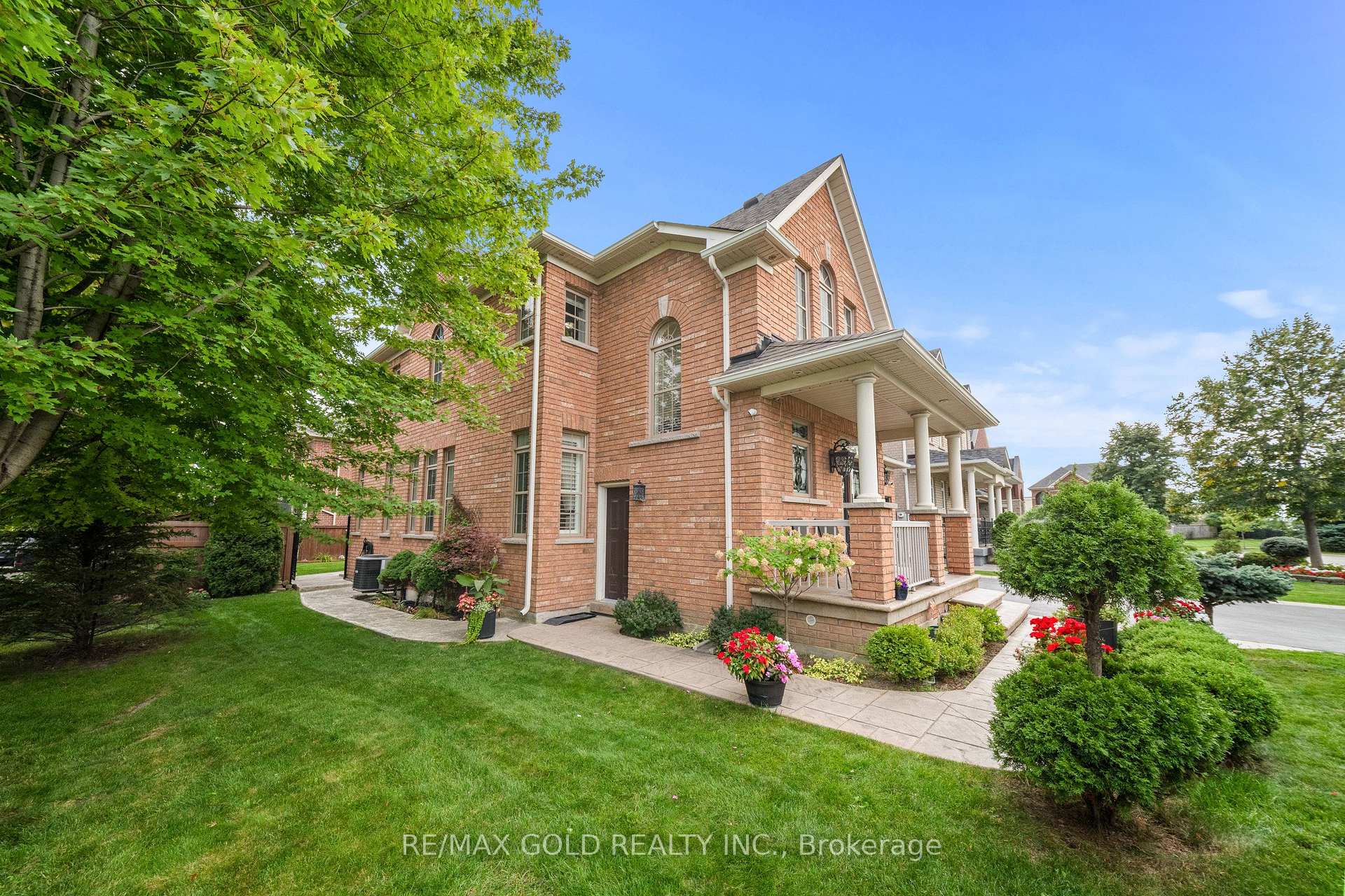 Photo 6 of 29 Royal Links Circle, Brampton, Vales of Castlemore North — HOMEH