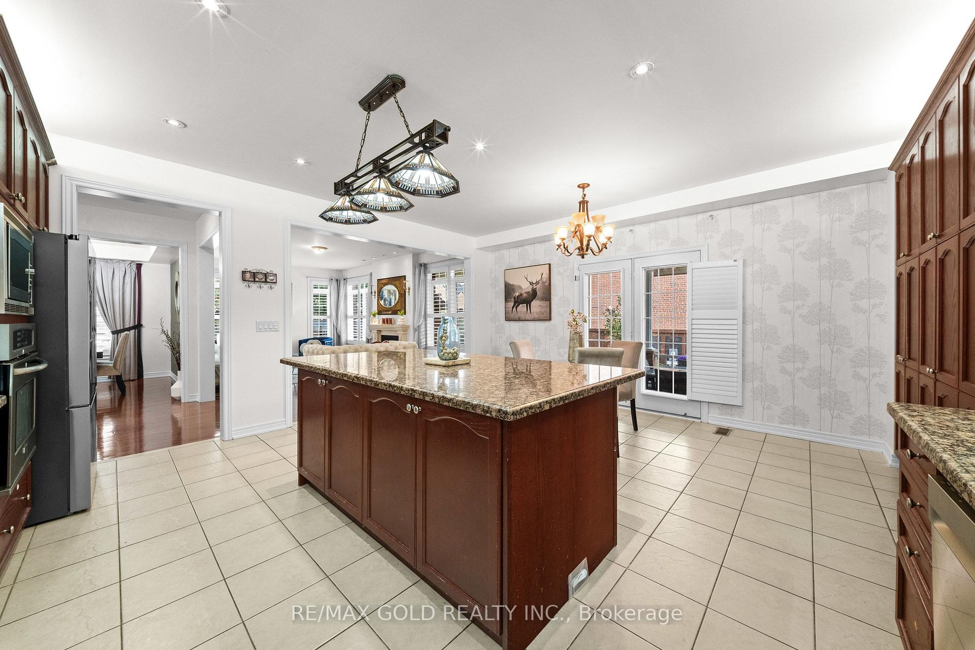 Photo 15 of 29 Royal Links Circle, Brampton, Vales of Castlemore North — HOMEH