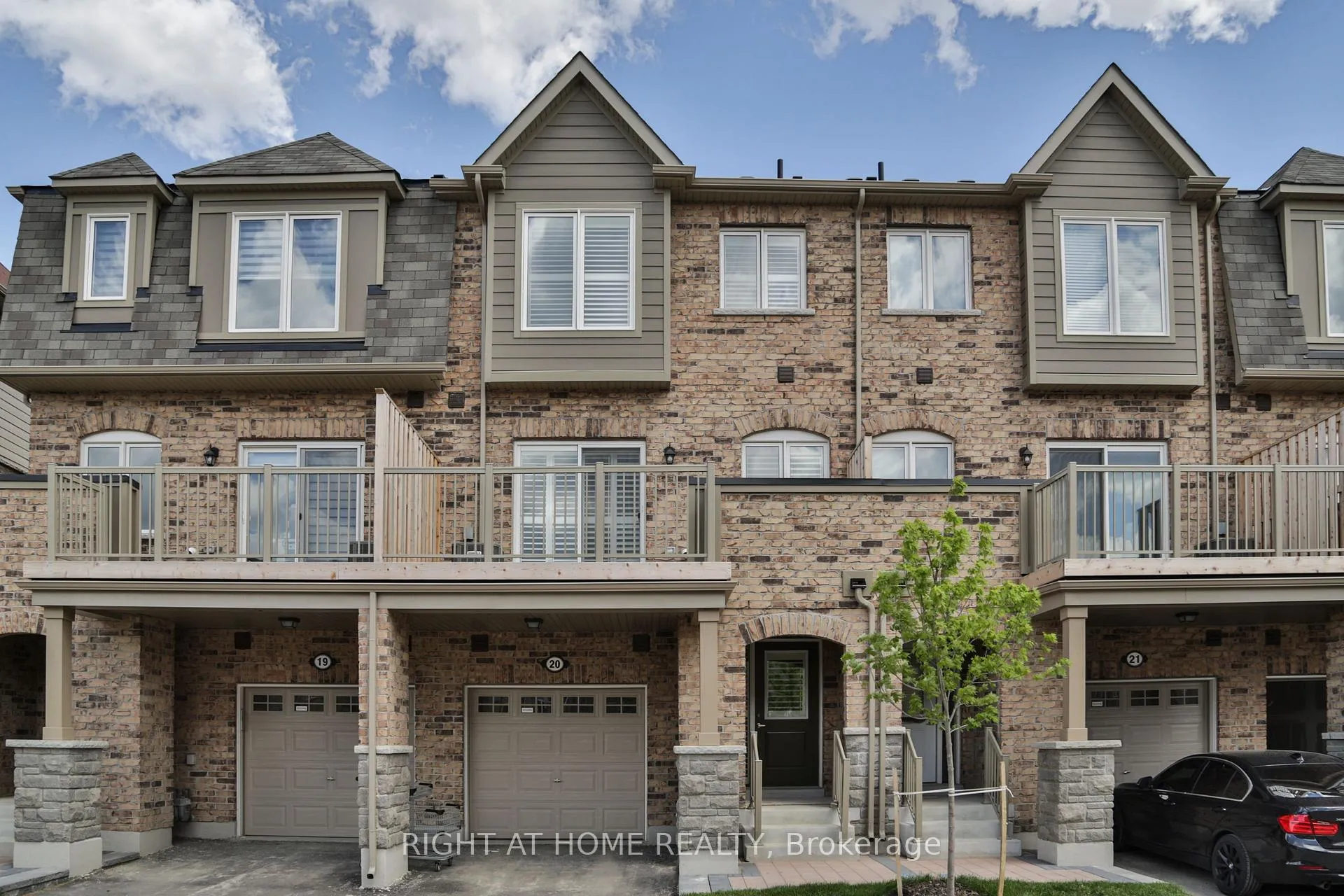 Photo 3 of Unit 20, 50 Edinburgh Drive, Brampton, Bram West — HOMEH