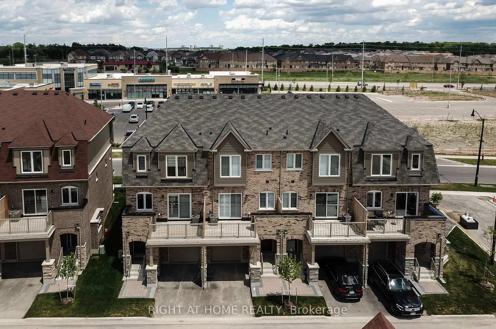 Photo 4 of Unit 20, 50 Edinburgh Drive, Brampton, Bram West — HOMEH