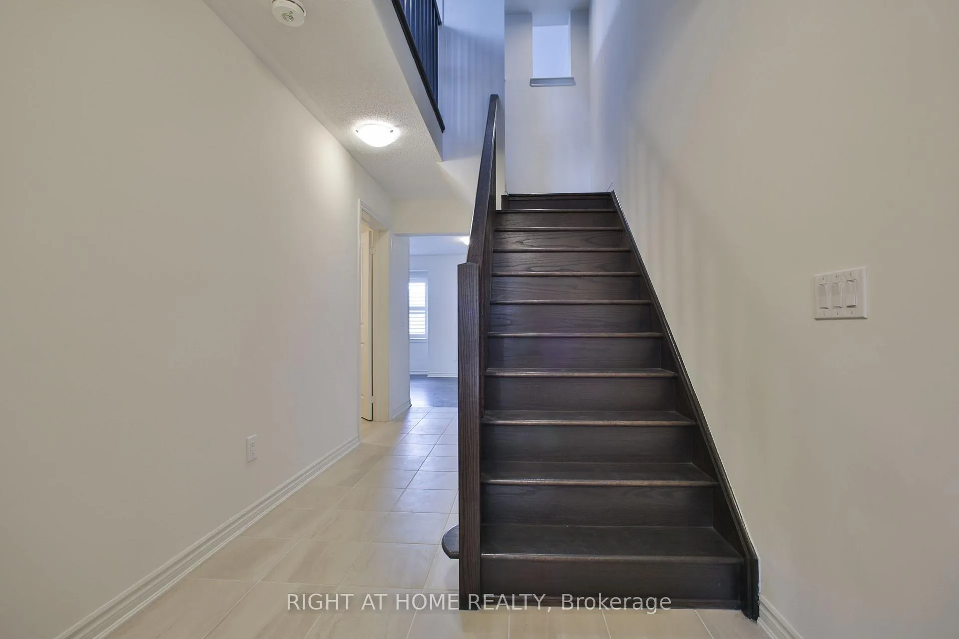 Photo 8 of Unit 20, 50 Edinburgh Drive, Brampton, Bram West — HOMEH