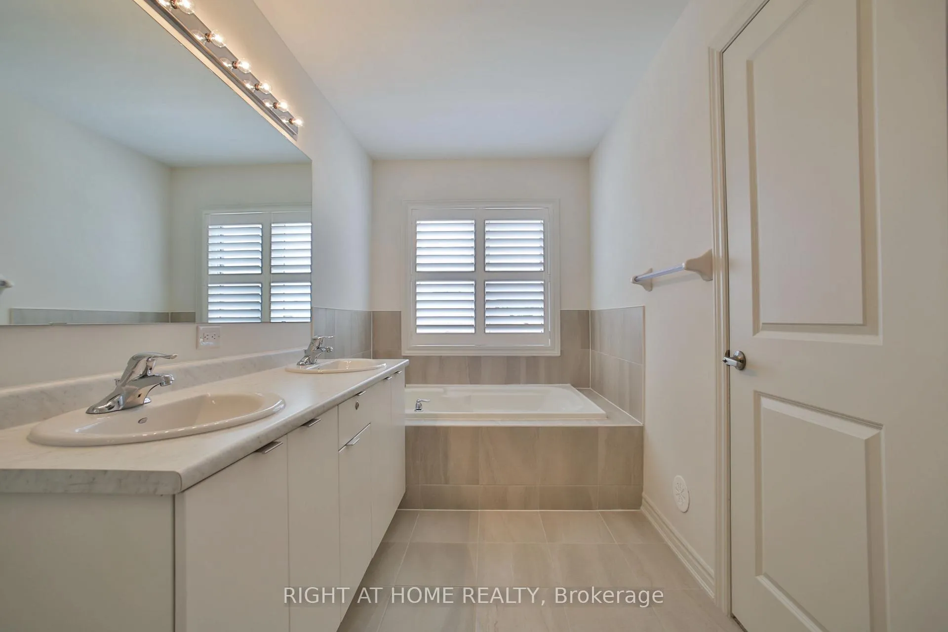Photo 33 of Unit 20, 50 Edinburgh Drive, Brampton, Bram West — HOMEH