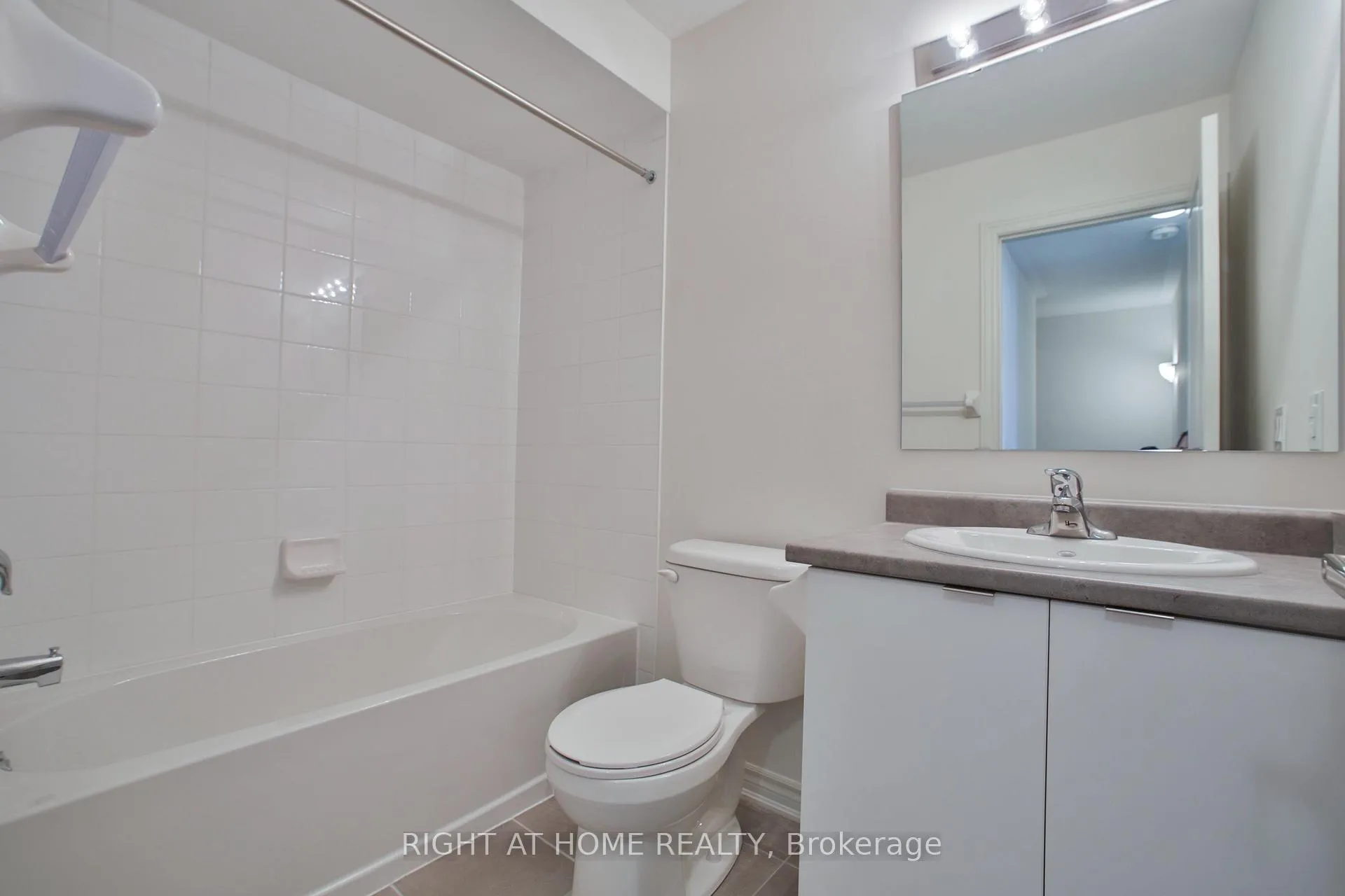 Photo 37 of Unit 20, 50 Edinburgh Drive, Brampton, Bram West — HOMEH