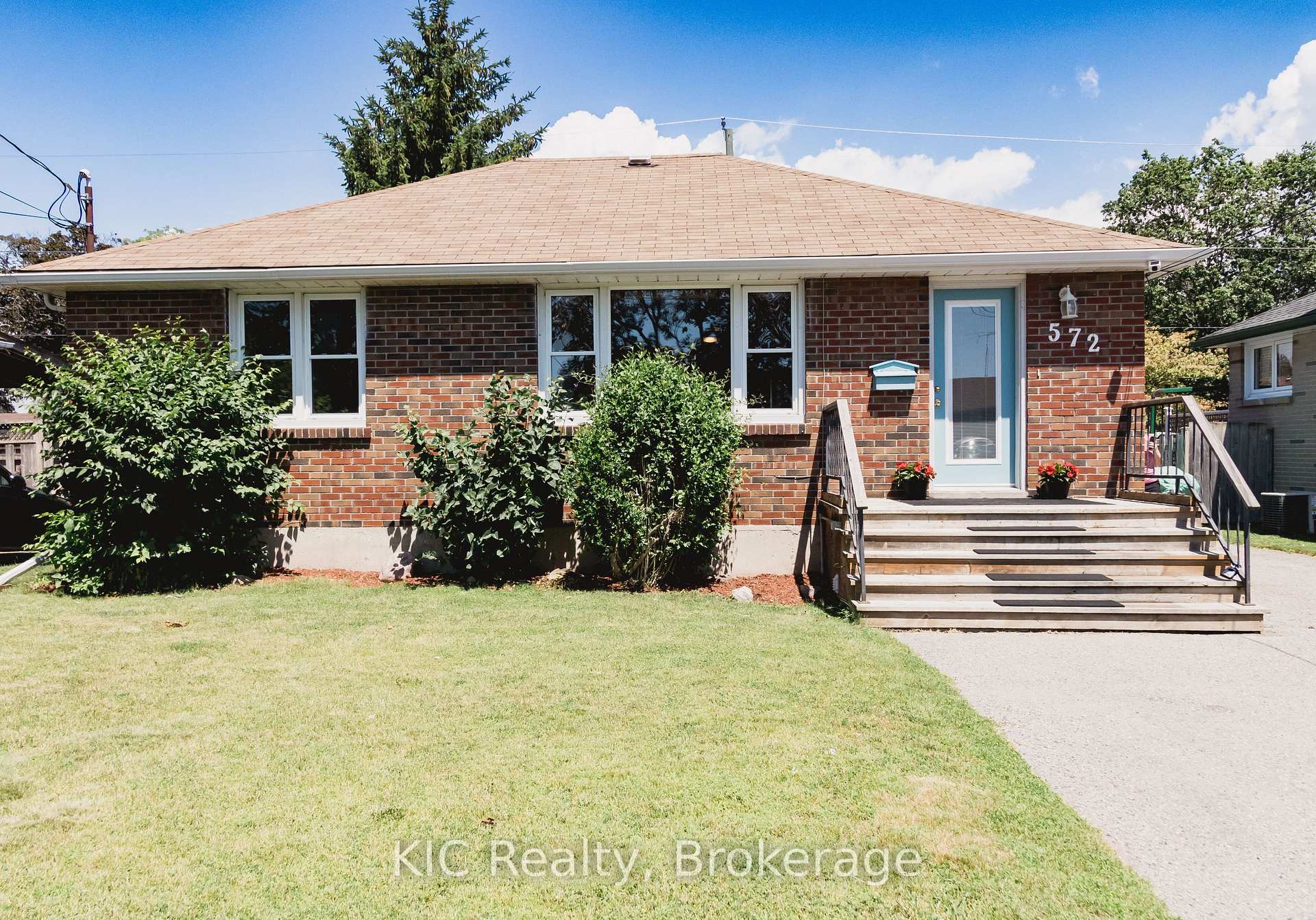 Front of 572 Shirley Street