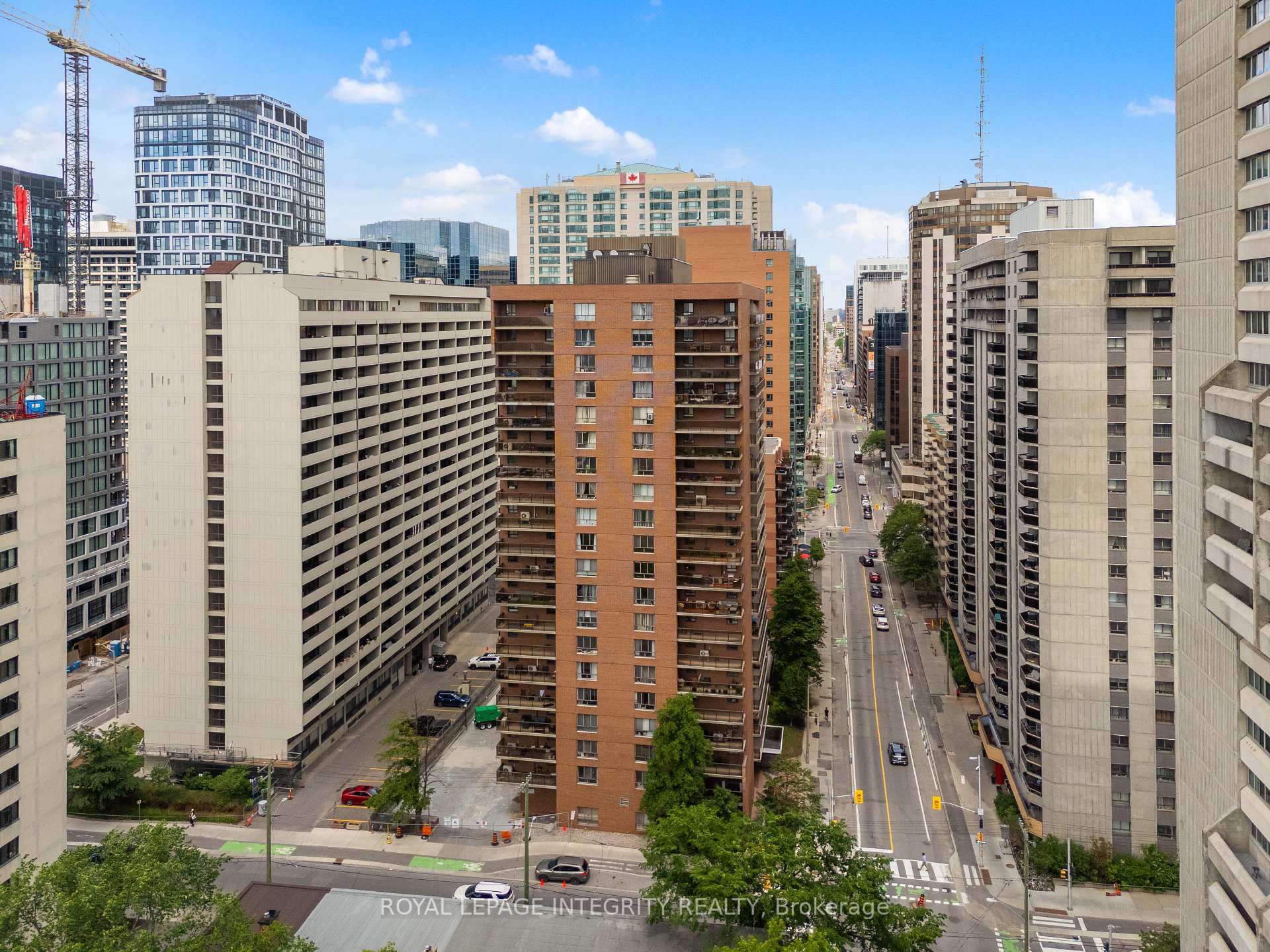 Photo of Unit 2001, 475 Laurier Avenue W