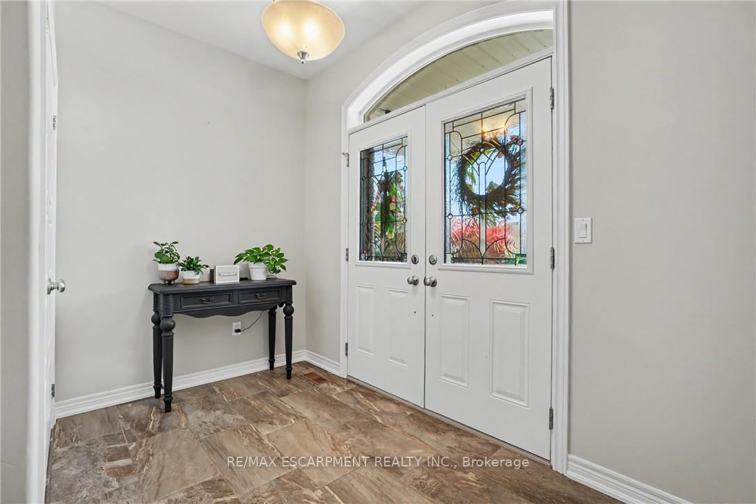 Photo 4 of 12 Silverwood Avenue, Welland, Coyle Creek — HOMEH
