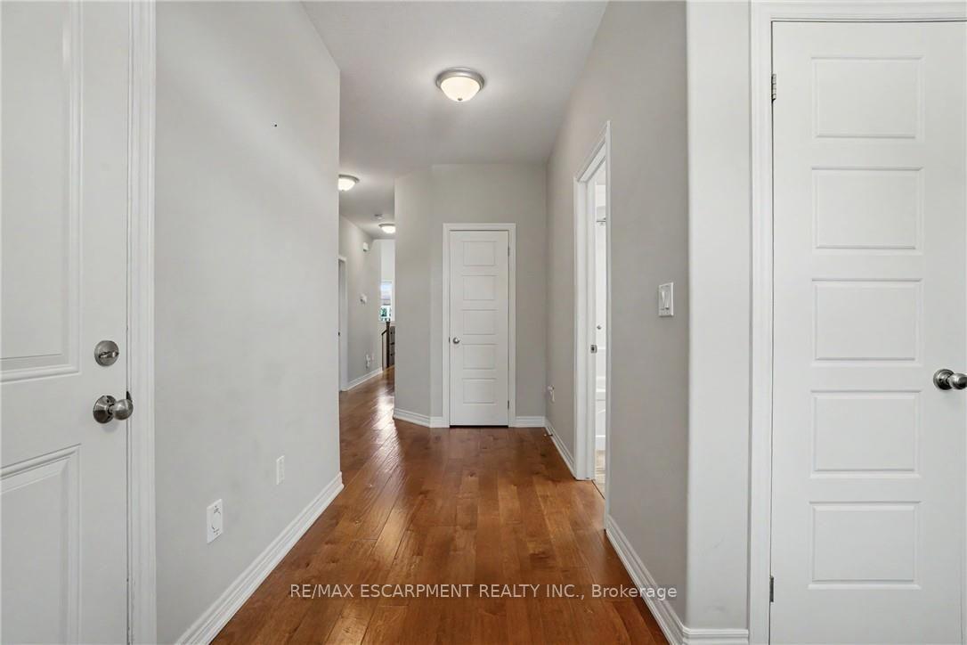 Photo 5 of 12 Silverwood Avenue, Welland, Coyle Creek — HOMEH