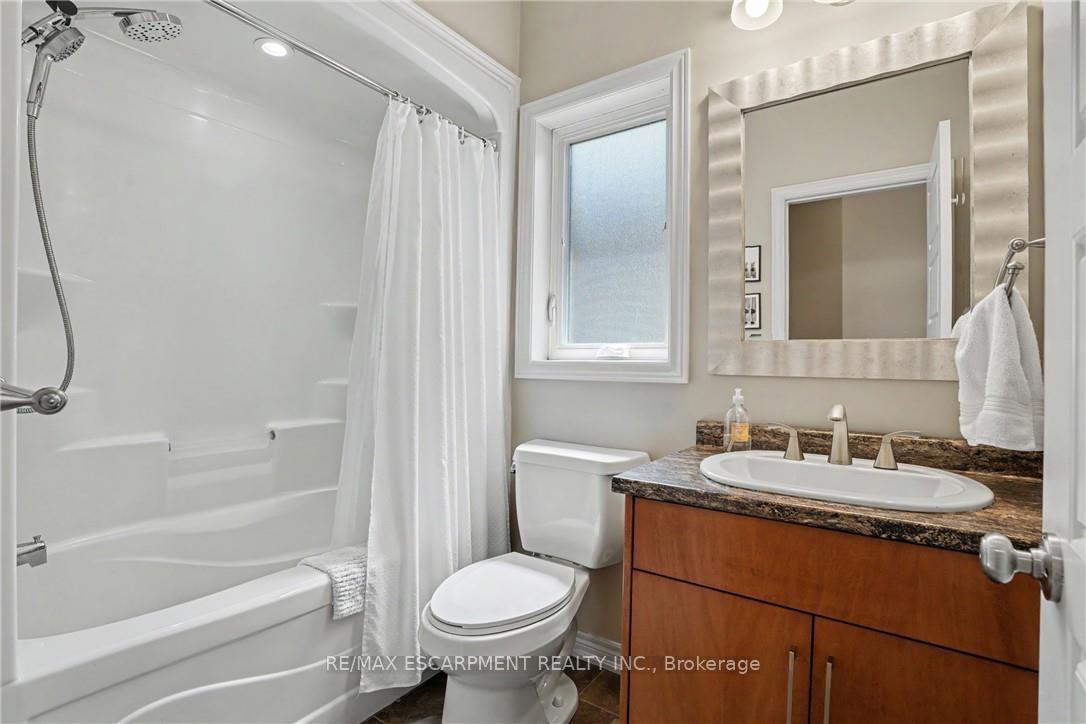 Photo 6 of 12 Silverwood Avenue, Welland, Coyle Creek — HOMEH