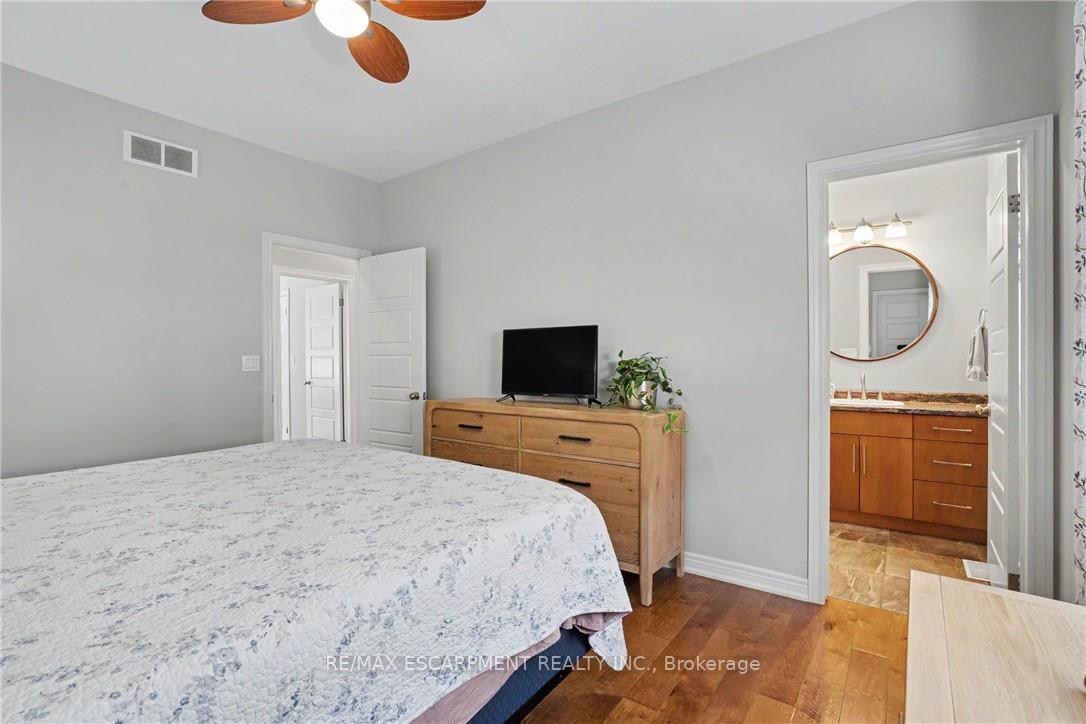 Photo 10 of 12 Silverwood Avenue, Welland, Coyle Creek — HOMEH