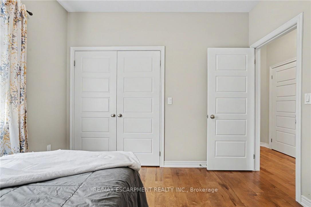 Photo 14 of 12 Silverwood Avenue, Welland, Coyle Creek — HOMEH