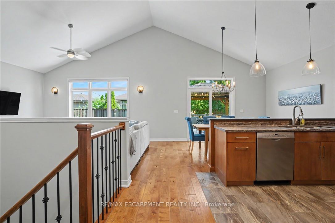 Photo 15 of 12 Silverwood Avenue, Welland, Coyle Creek — HOMEH