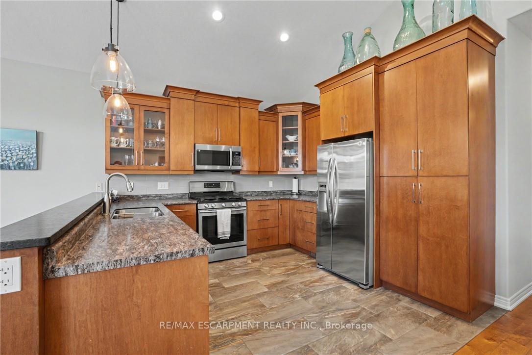 Photo 17 of 12 Silverwood Avenue, Welland, Coyle Creek — HOMEH