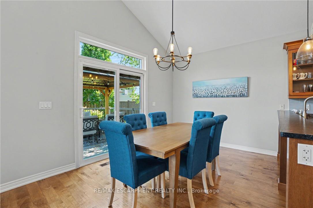 Photo 18 of 12 Silverwood Avenue, Welland, Coyle Creek — HOMEH