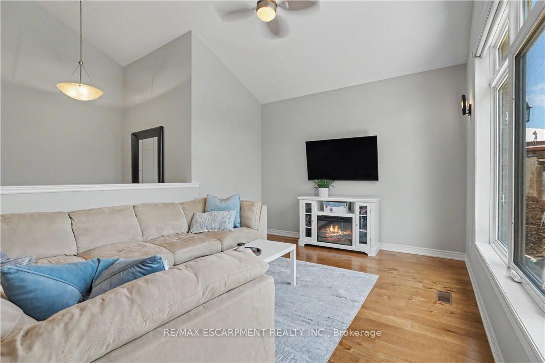 Photo 20 of 12 Silverwood Avenue, Welland, Coyle Creek — HOMEH