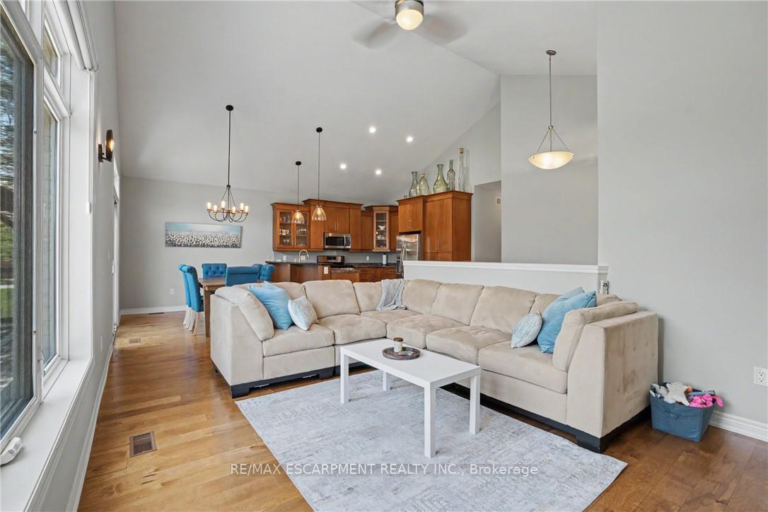 Photo 22 of 12 Silverwood Avenue, Welland, Coyle Creek — HOMEH