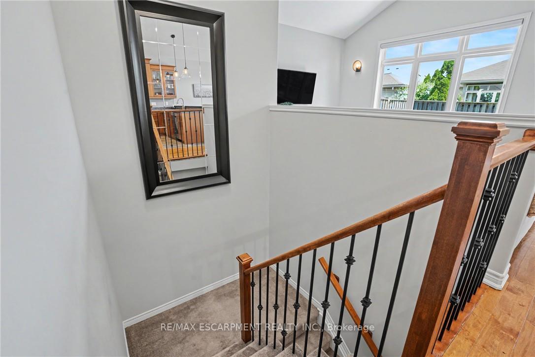 Photo 23 of 12 Silverwood Avenue, Welland, Coyle Creek — HOMEH