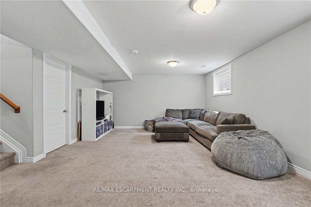 Photo 24 of 12 Silverwood Avenue, Welland, Coyle Creek — HOMEH