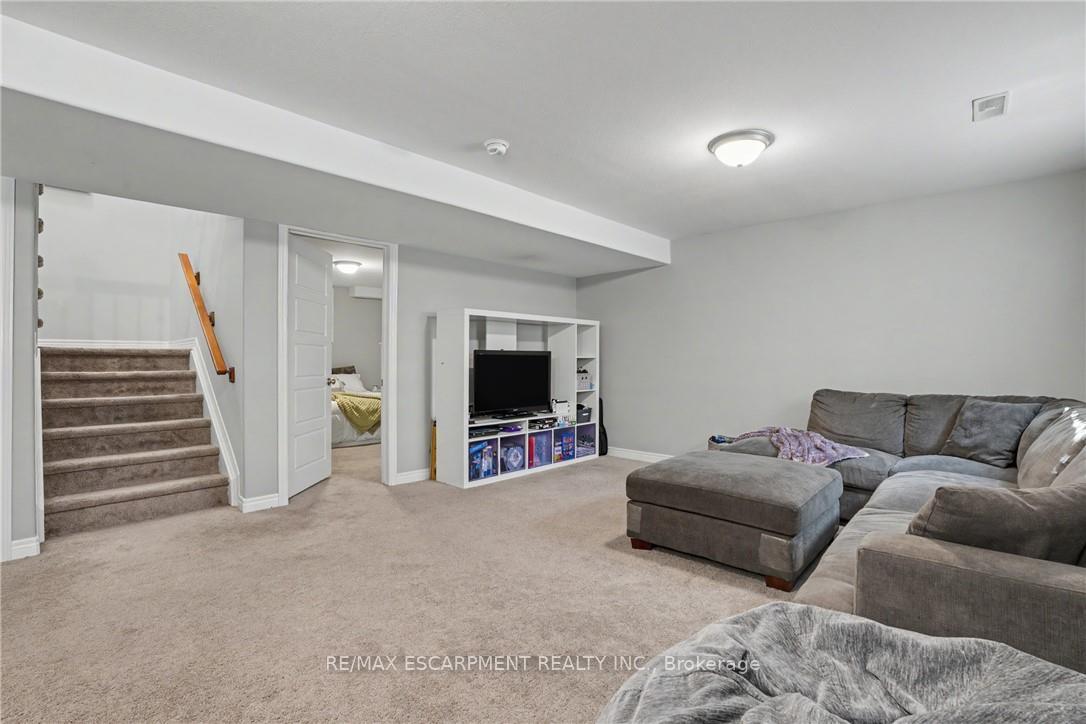 Photo 25 of 12 Silverwood Avenue, Welland, Coyle Creek — HOMEH