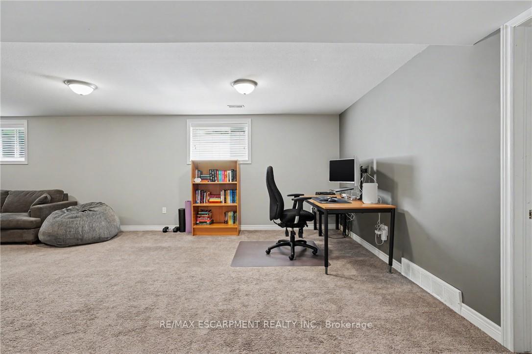 Photo 27 of 12 Silverwood Avenue, Welland, Coyle Creek — HOMEH