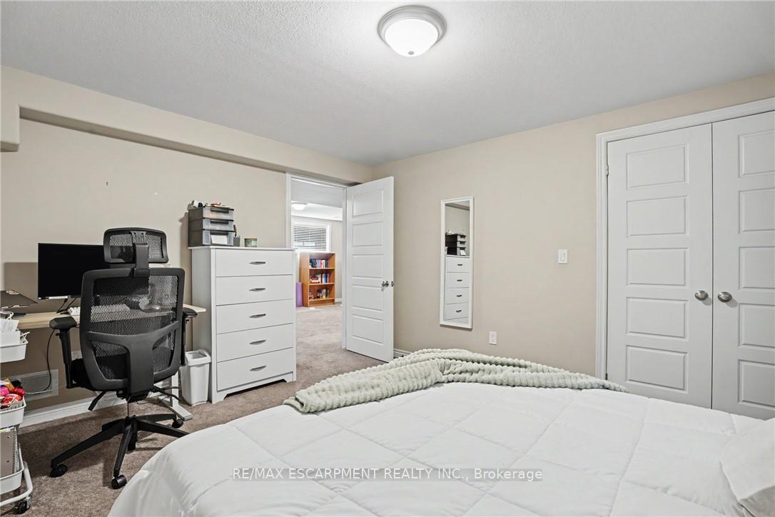 Photo 31 of 12 Silverwood Avenue, Welland, Coyle Creek — HOMEH