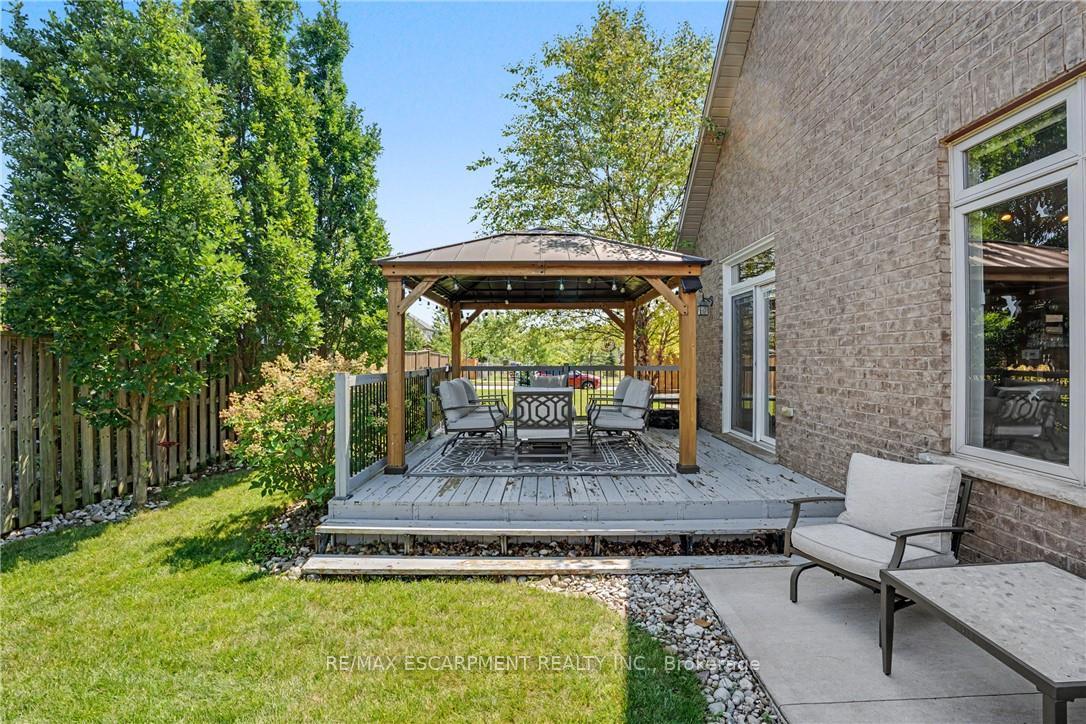 Photo 35 of 12 Silverwood Avenue, Welland, Coyle Creek — HOMEH