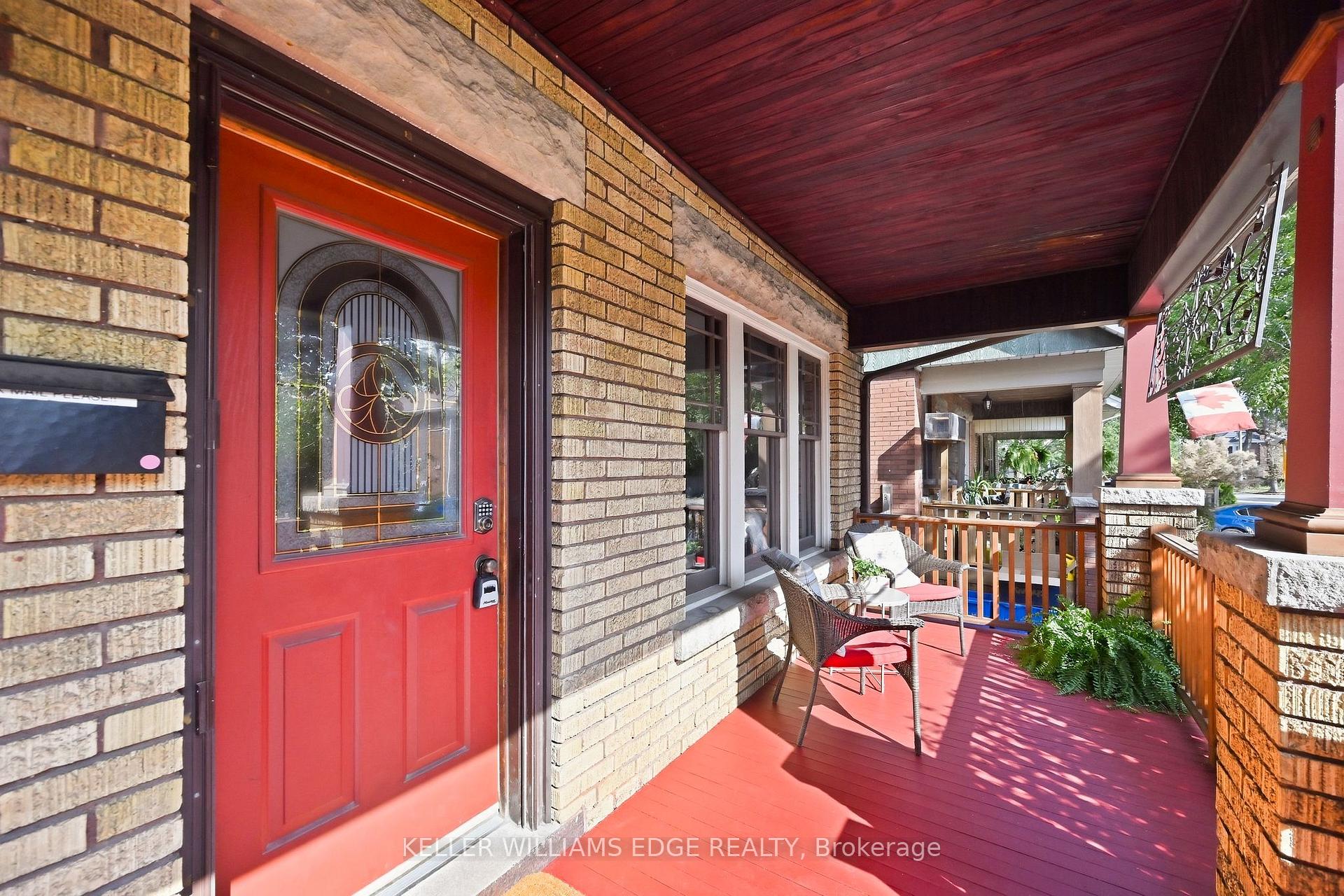 Photo 2 of 164 Balmoral Avenue S, Hamilton, Delta — HOMEH