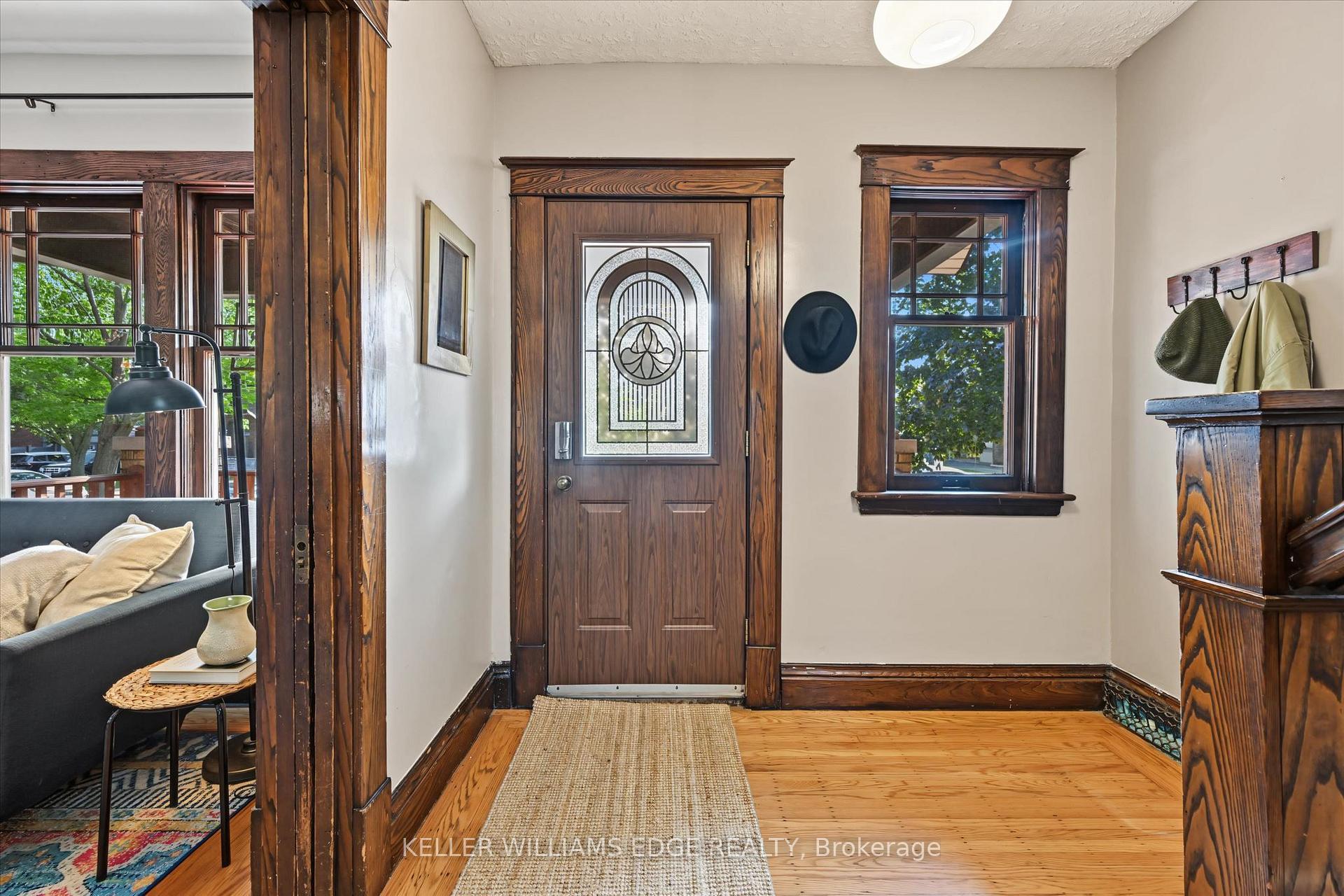 Photo 3 of 164 Balmoral Avenue S, Hamilton, Delta — HOMEH