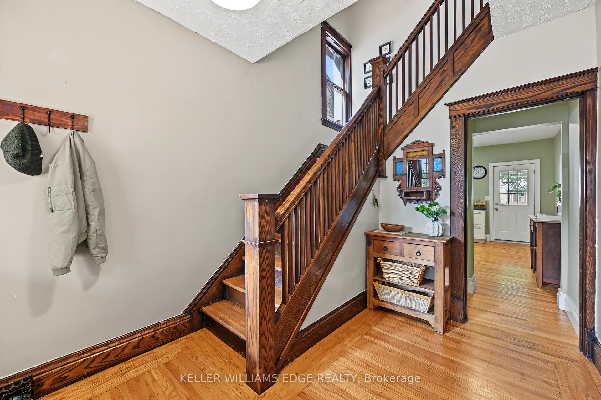 Photo 4 of 164 Balmoral Avenue S, Hamilton, Delta — HOMEH
