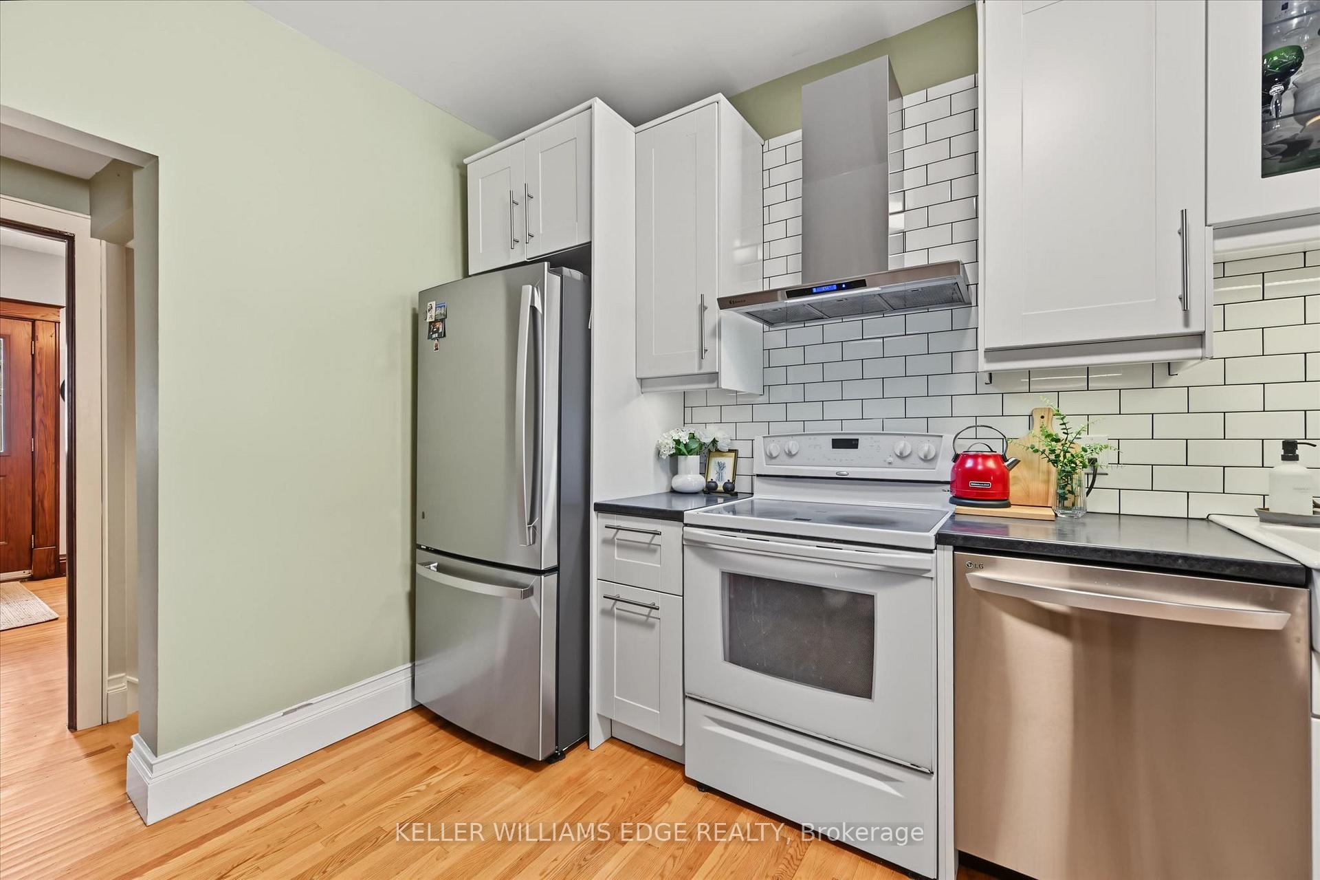 Photo 13 of 164 Balmoral Avenue S, Hamilton, Delta — HOMEH