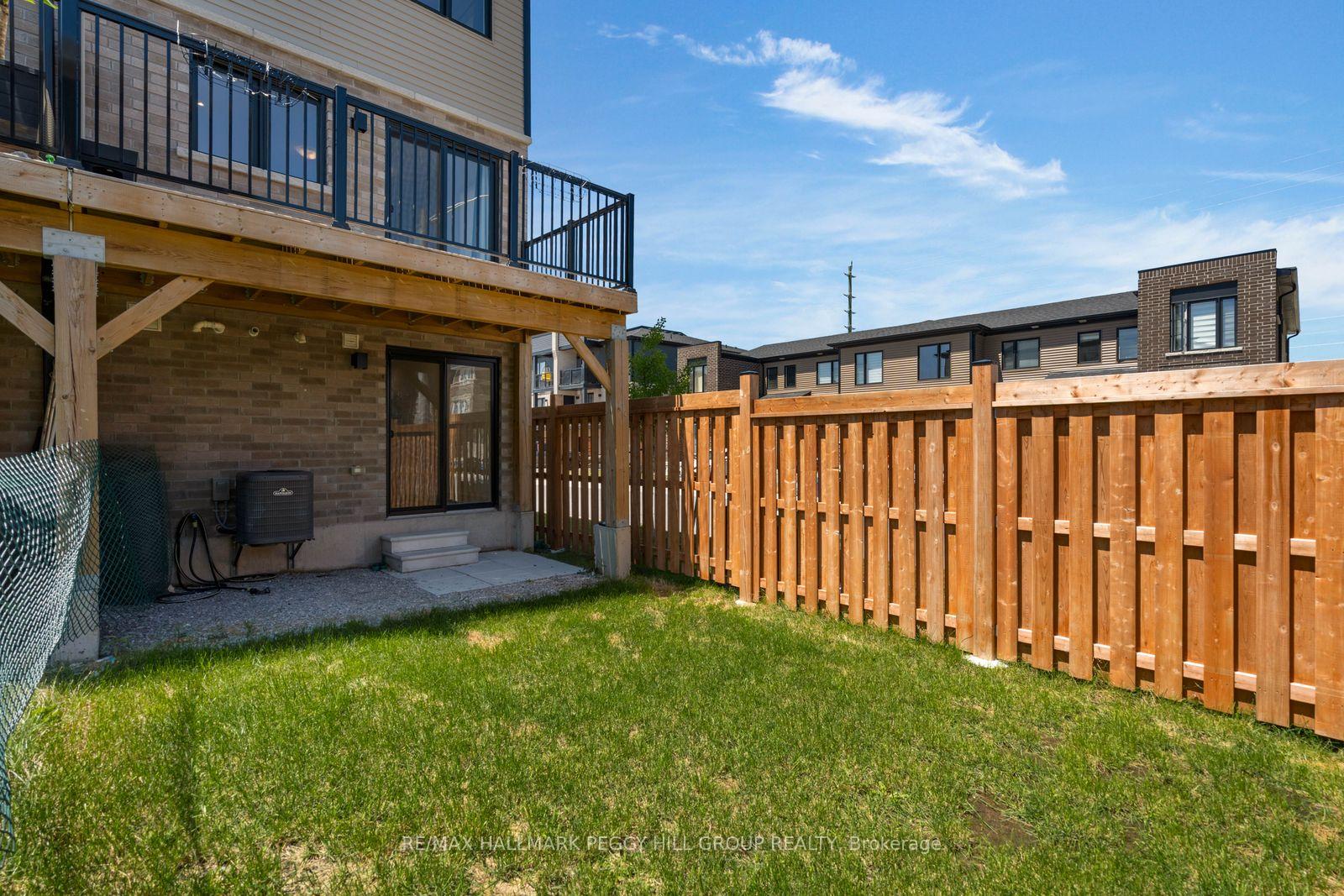Photo 2 of 30 Pumpkin Corner Crescent, Barrie, Rural Barrie Southeast — HOMEH