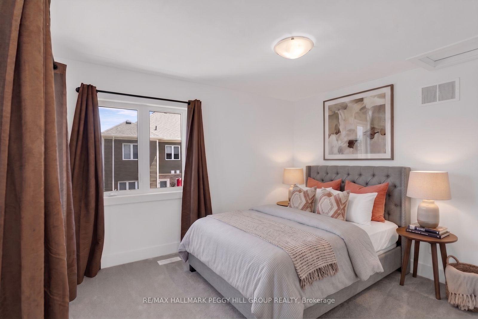 Photo 10 of 30 Pumpkin Corner Crescent, Barrie, Rural Barrie Southeast — HOMEH