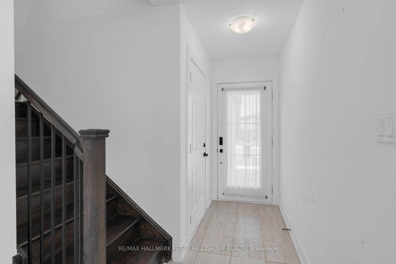 Photo 15 of 30 Pumpkin Corner Crescent, Barrie, Rural Barrie Southeast — HOMEH