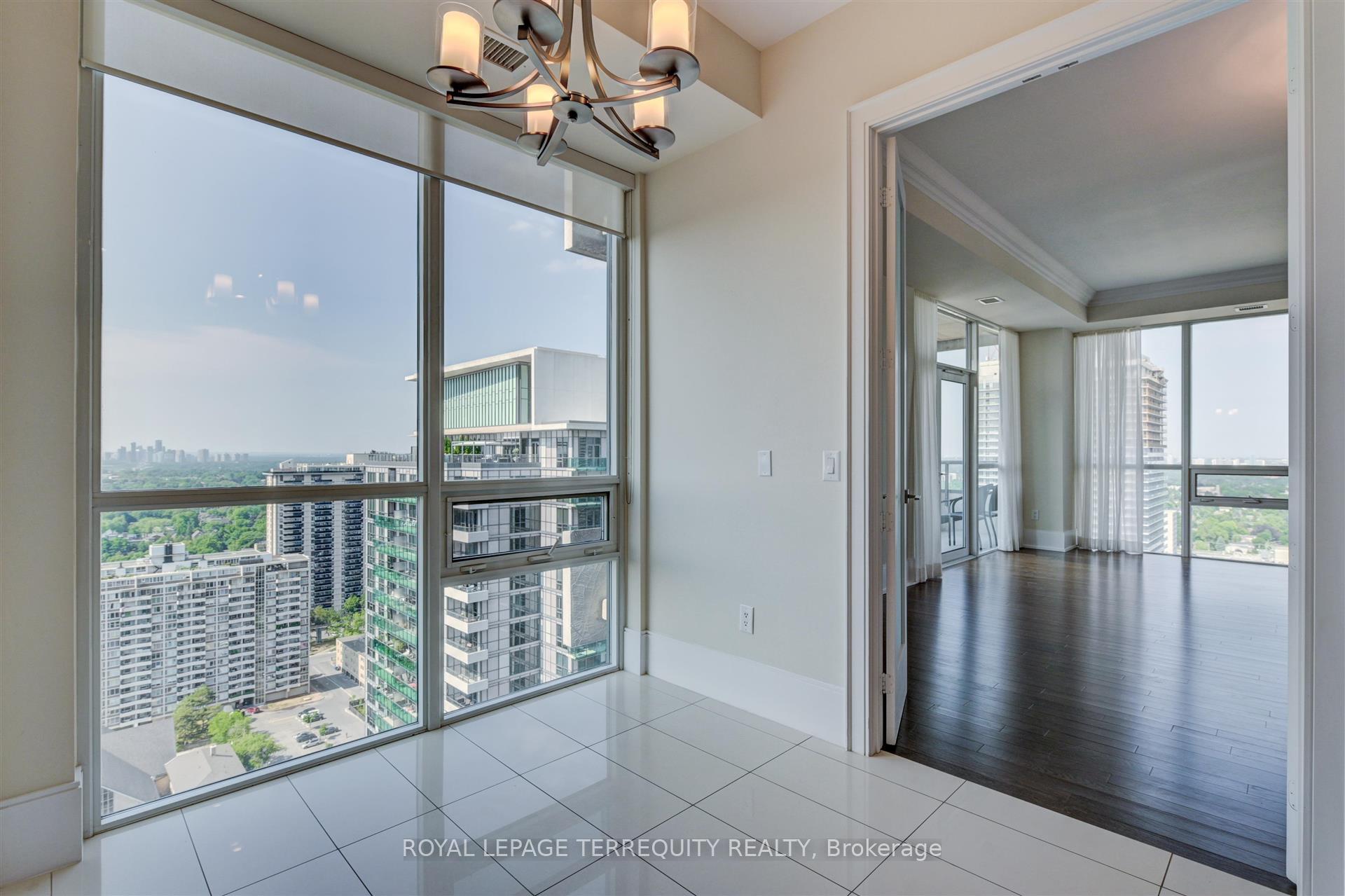 Photo 7 of Unit 2521, 70 Roehampton Avenue, Toronto, Mount Pleasant West — HOMEH