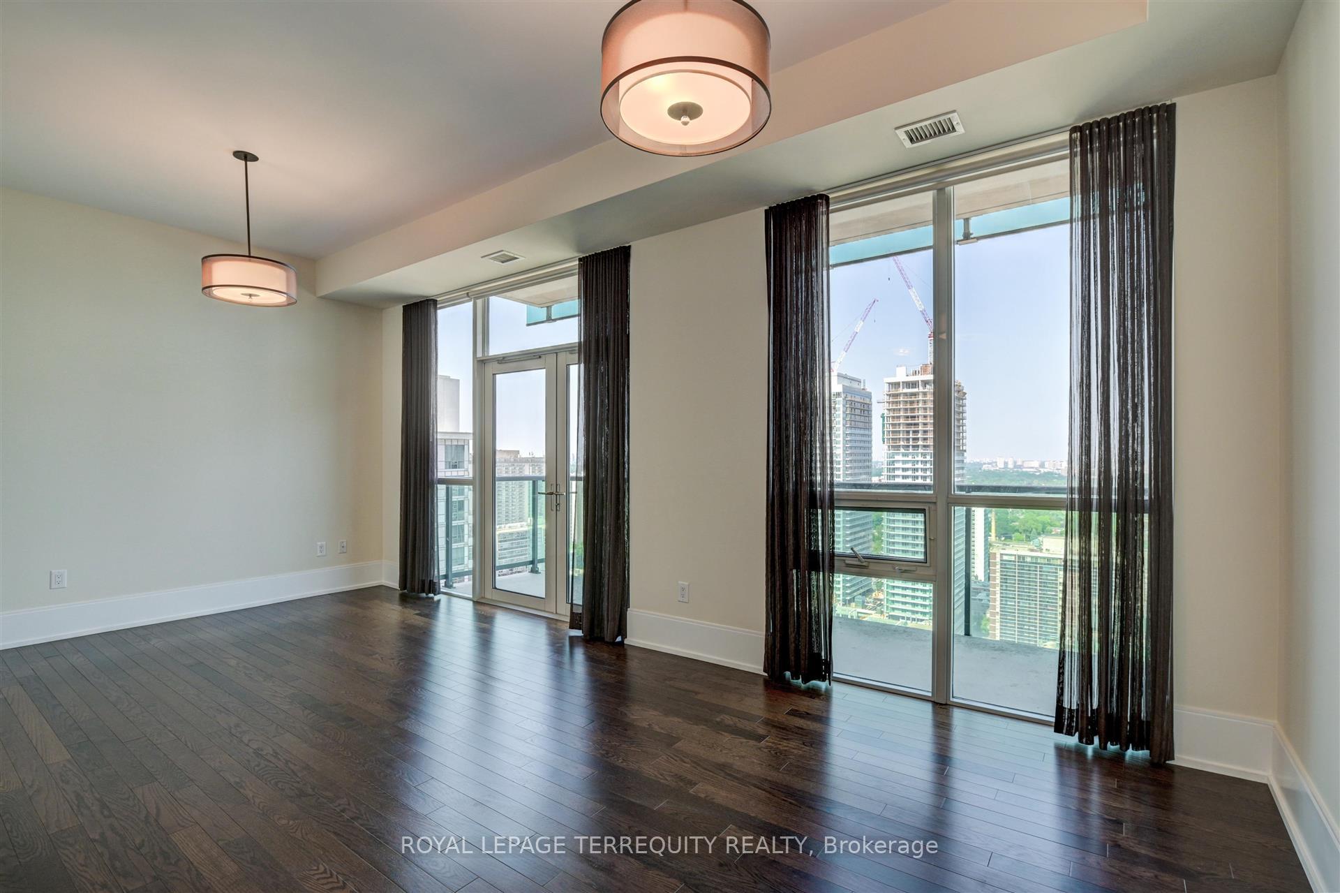 Photo 9 of Unit 2521, 70 Roehampton Avenue, Toronto, Mount Pleasant West — HOMEH
