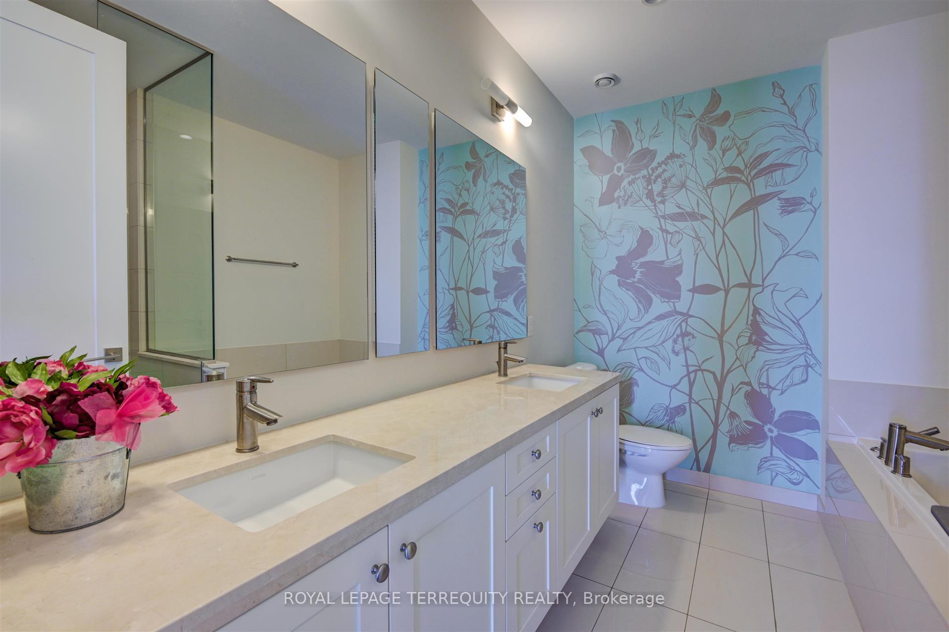 Photo 12 of Unit 2521, 70 Roehampton Avenue, Toronto, Mount Pleasant West — HOMEH