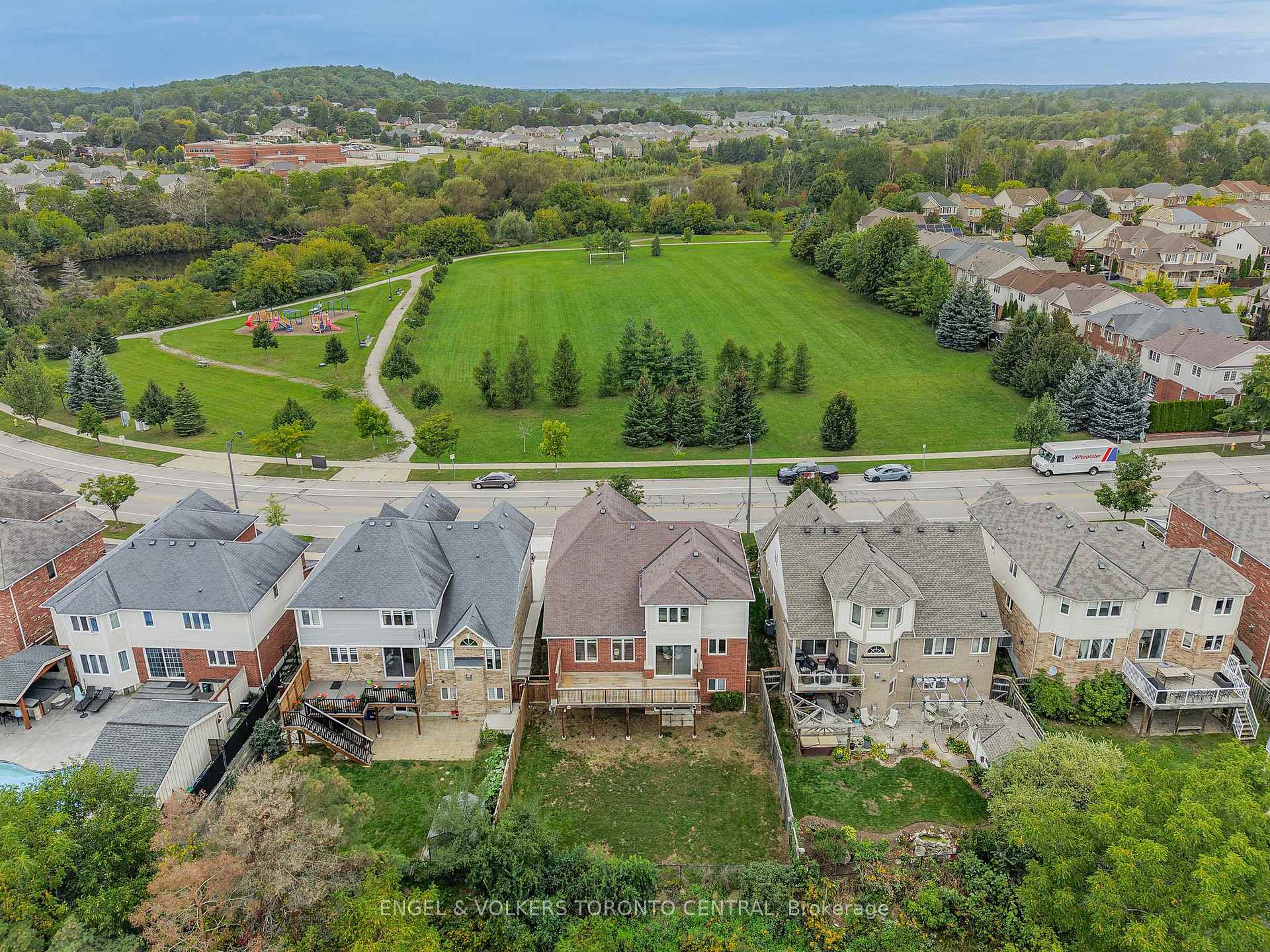 Photo 2 of 94 Baldwin Drive, Cambridge, Silver Heights — HOMEH