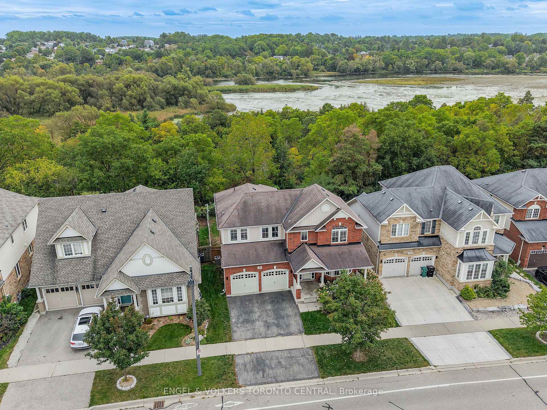 Photo 3 of 94 Baldwin Drive, Cambridge, Silver Heights — HOMEH