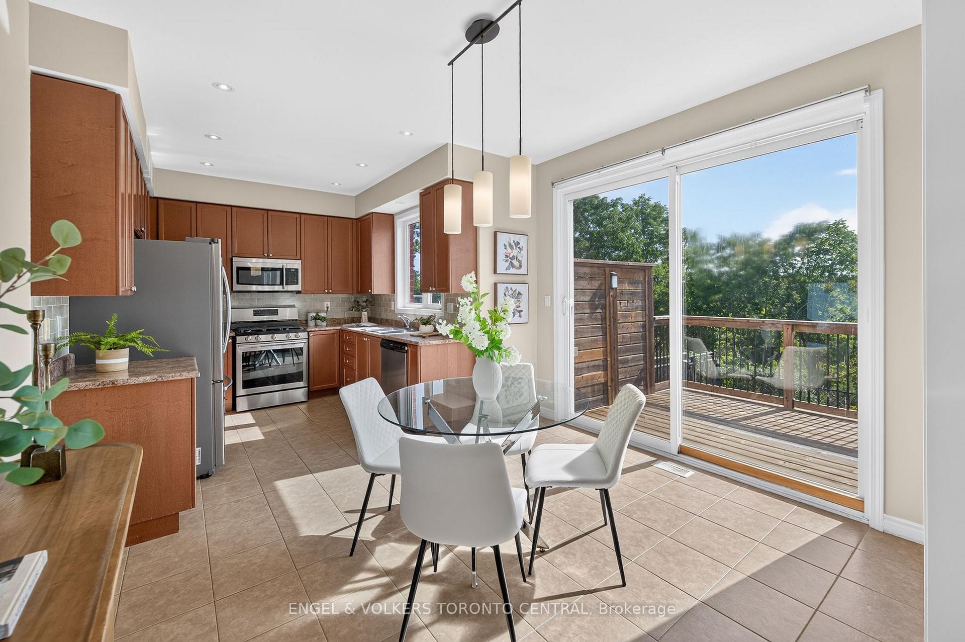 Photo 15 of 94 Baldwin Drive, Cambridge, Silver Heights — HOMEH