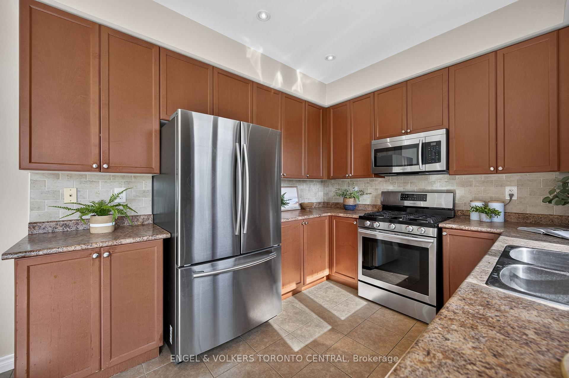 Photo 18 of 94 Baldwin Drive, Cambridge, Silver Heights — HOMEH